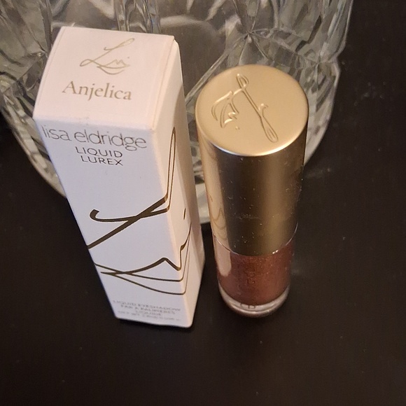 Makeup - Picture 2 of 4